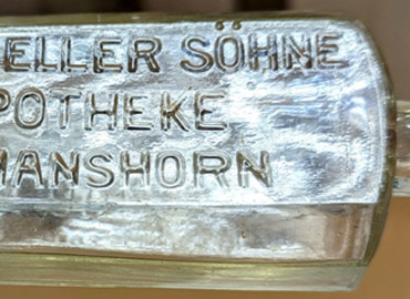 Бутылки, Max Zeller Söhne AG, К.С. Гузев, Музей истории фармации «Ретиноиды», экспозиция музея